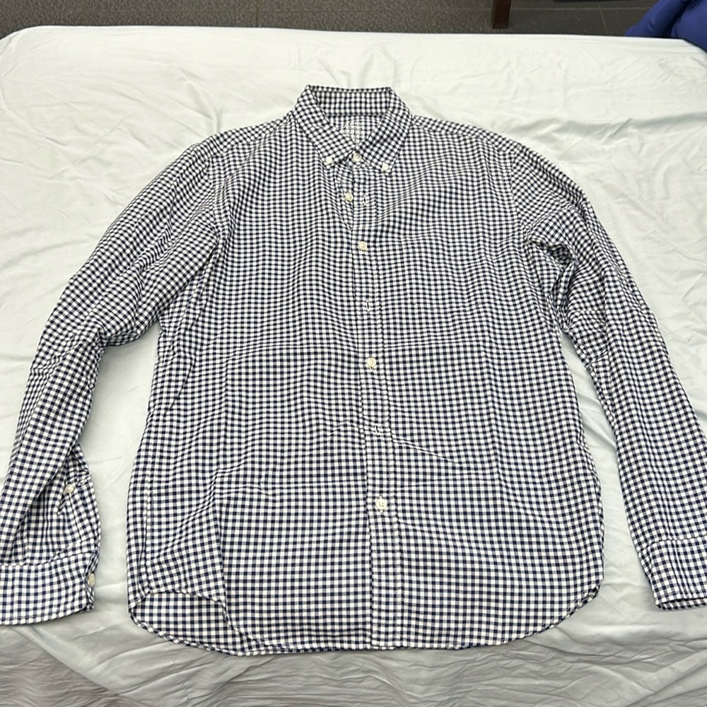 J Crew men’s gingham plaid button down shirt. Med. White and blue. 100% cotton